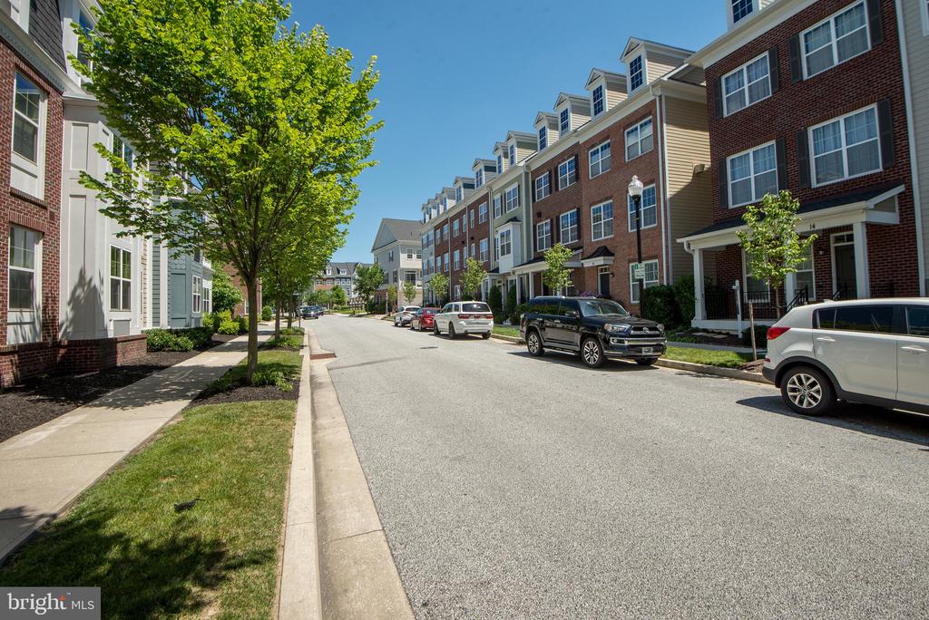 8 MERIDIAN LANE