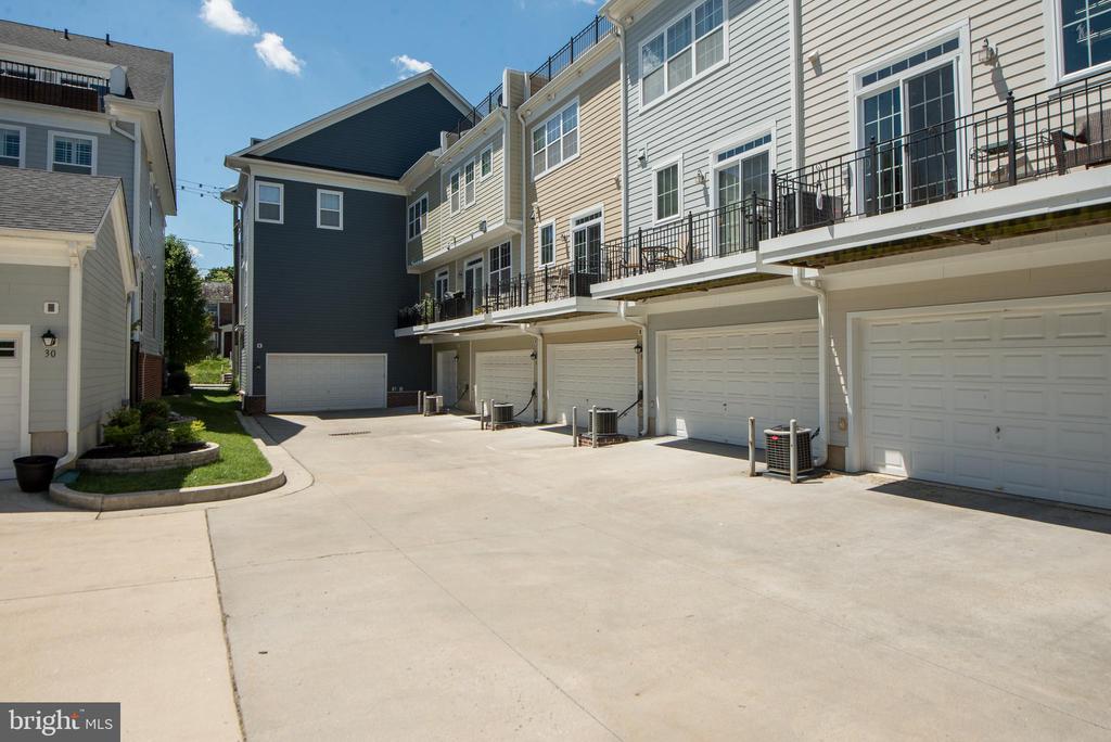 8 MERIDIAN LANE