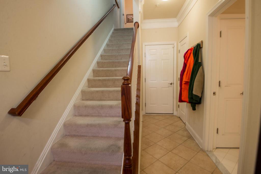 8 MERIDIAN LANE