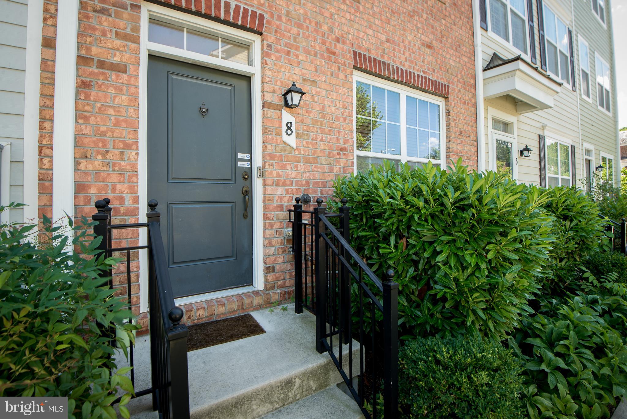 8 MERIDIAN LANE