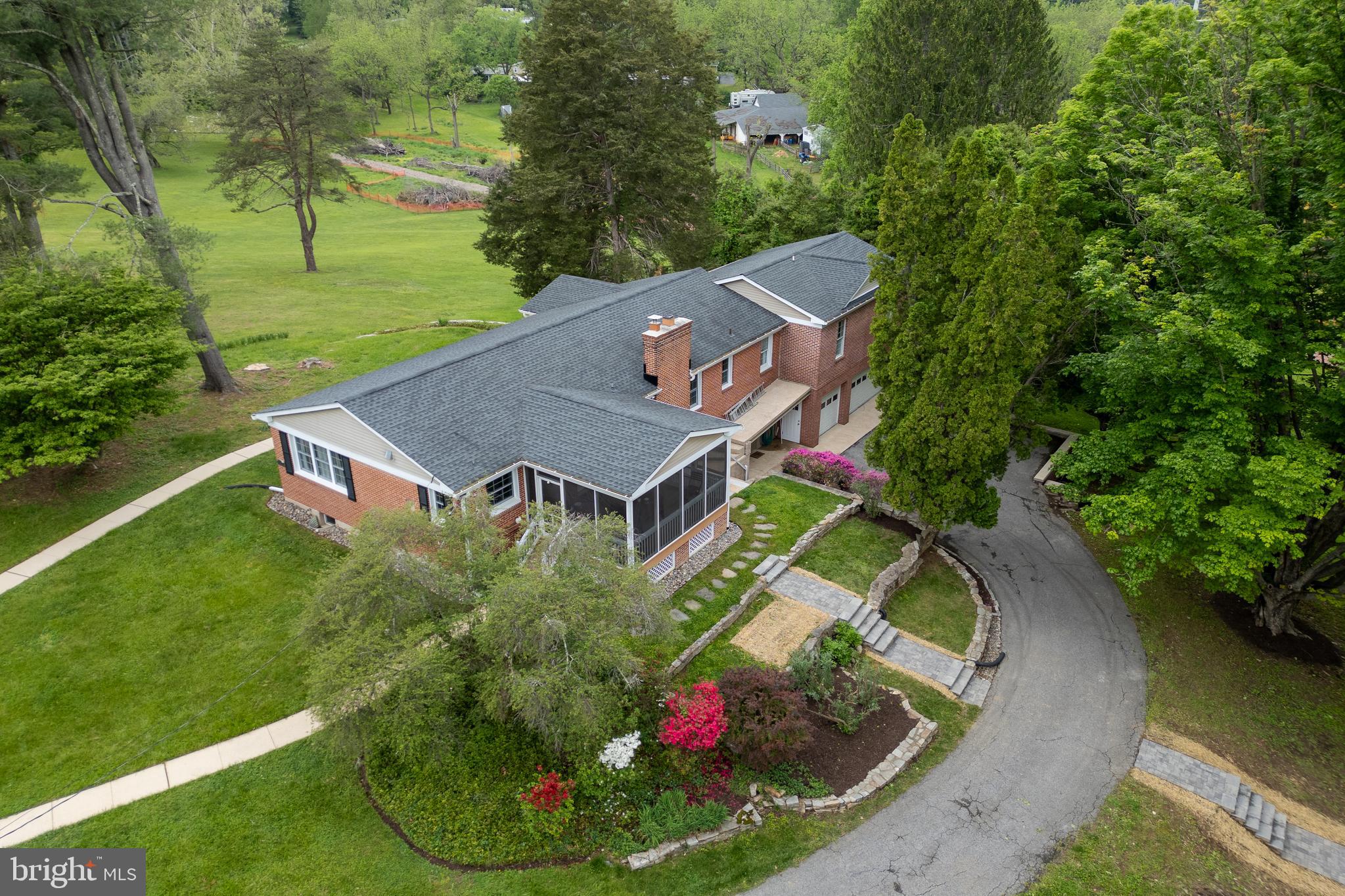 12 WAGON WHEEL COURT