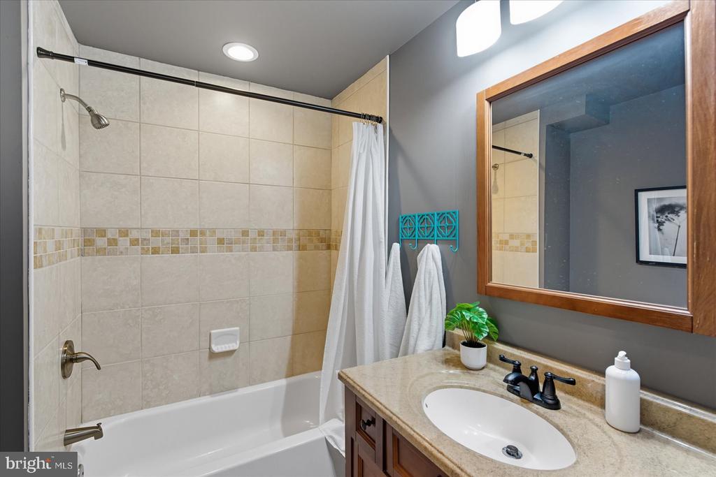 1306 SUDVALE ROAD