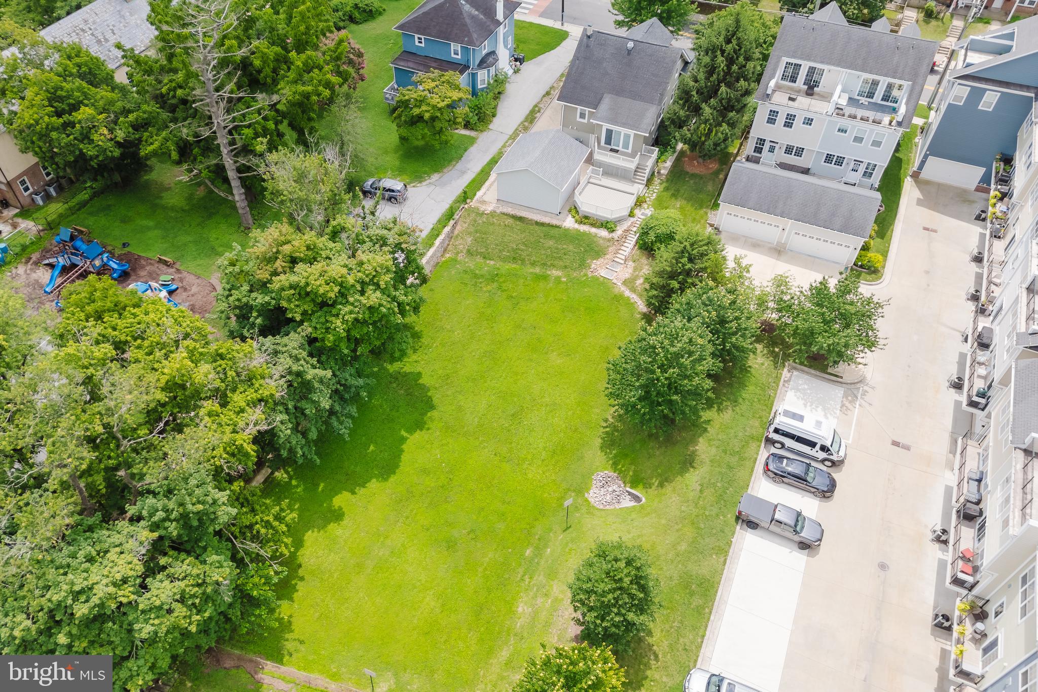 34 BURKE AVENUE E