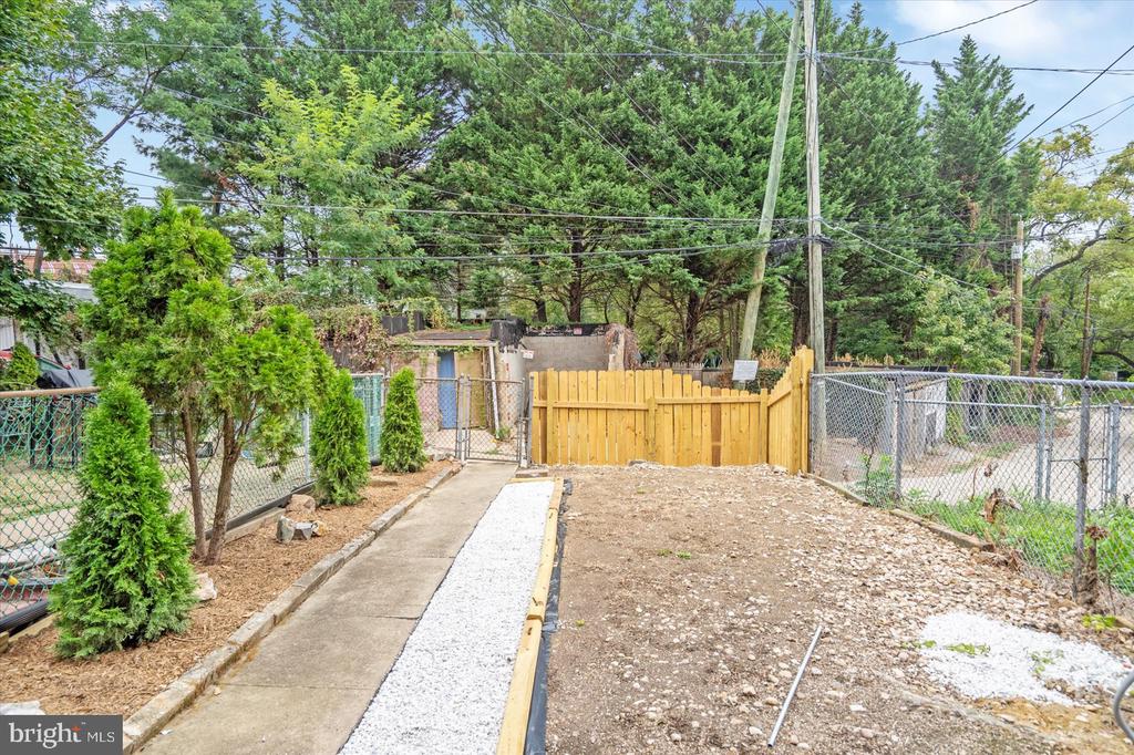 805 BRAESIDE ROAD