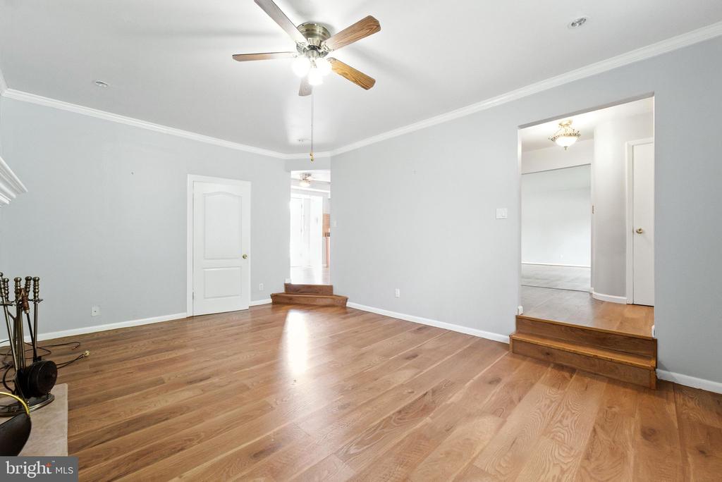3916 TIVERTON ROAD