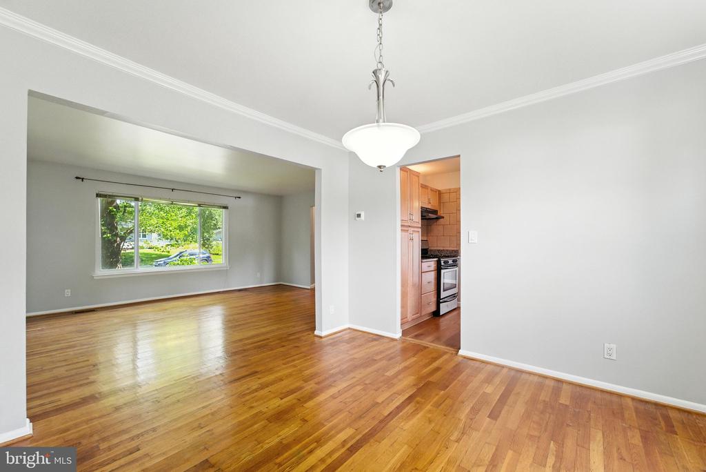 3916 TIVERTON ROAD