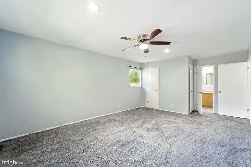 3916 TIVERTON ROAD