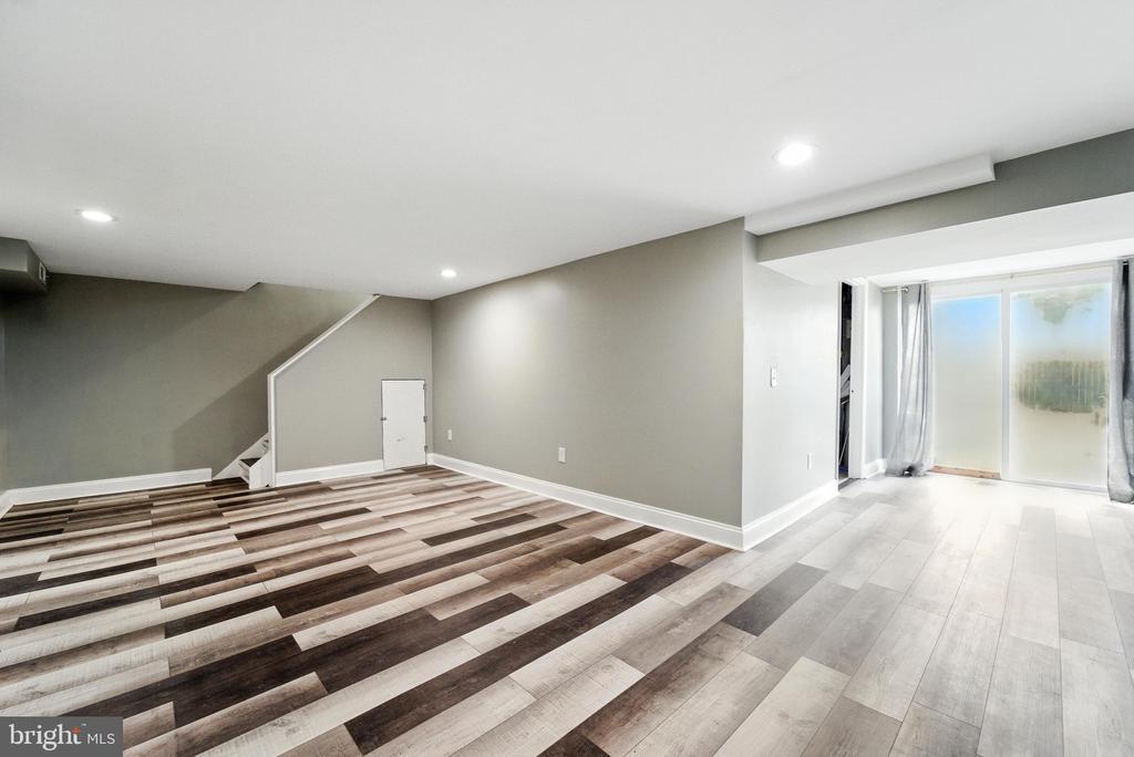 3916 TIVERTON ROAD