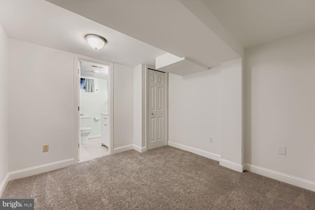 8119 KIRKWALL COURT