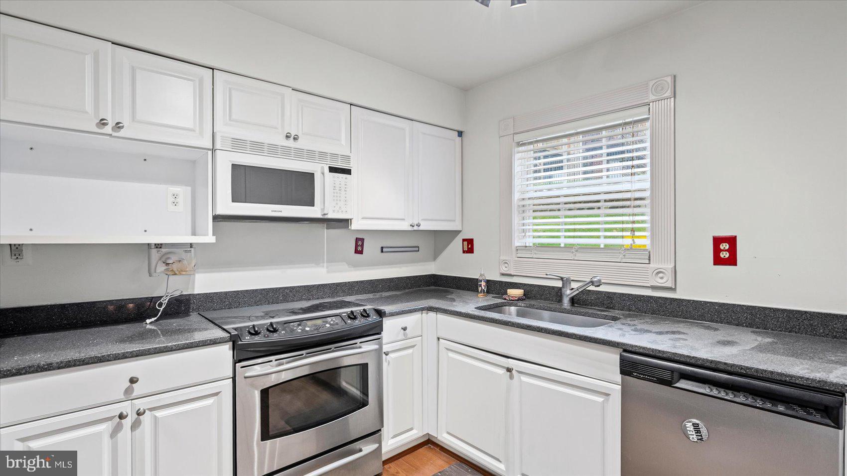 12 MAYAPPLE COURT