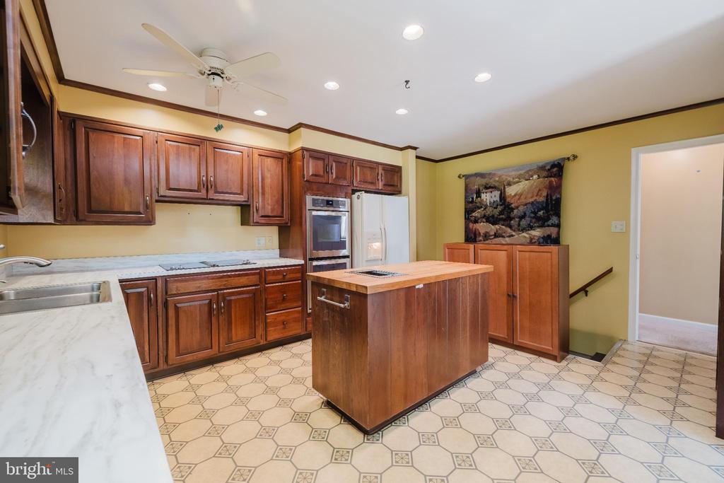 814 W PADONIA ROAD