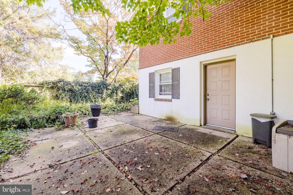 814 W PADONIA ROAD