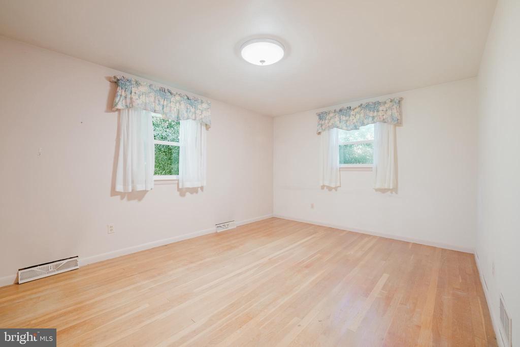 814 W PADONIA ROAD