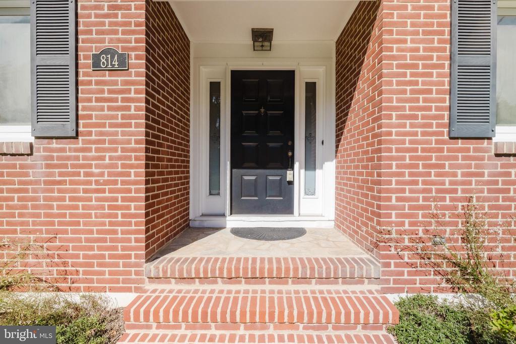 814 W PADONIA ROAD