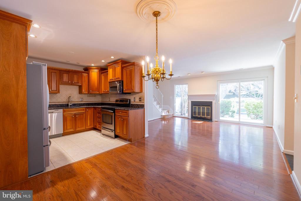 22 STONE MANOR COURT 22