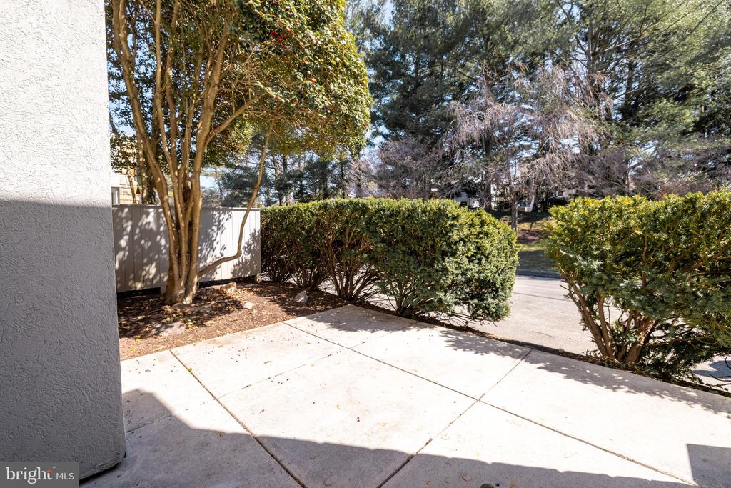 22 STONE MANOR COURT 22