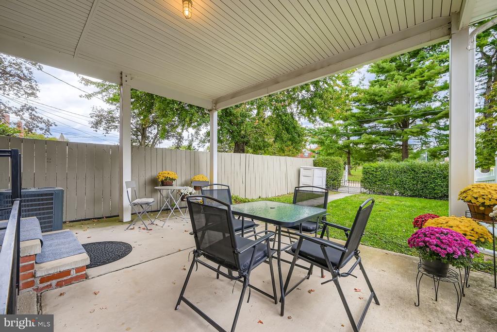 1552 COTTAGE LANE