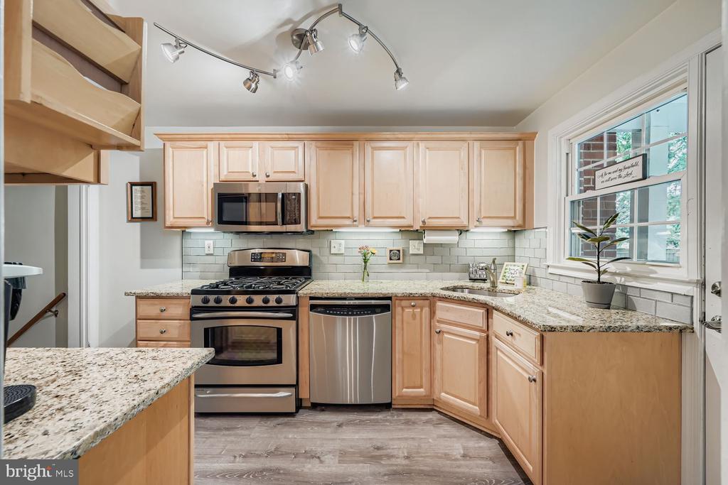 1552 COTTAGE LANE