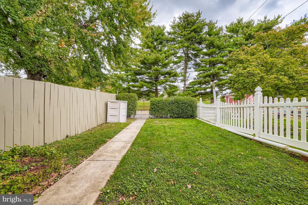 1552 COTTAGE LANE