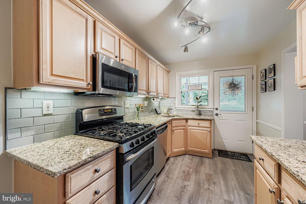 1552 COTTAGE LANE