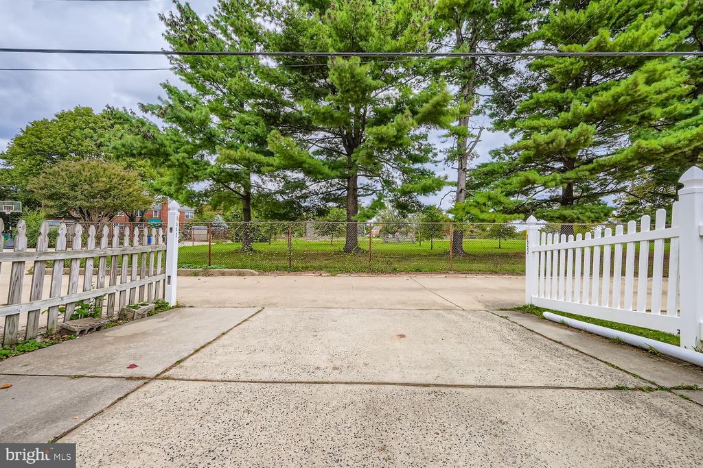1552 COTTAGE LANE