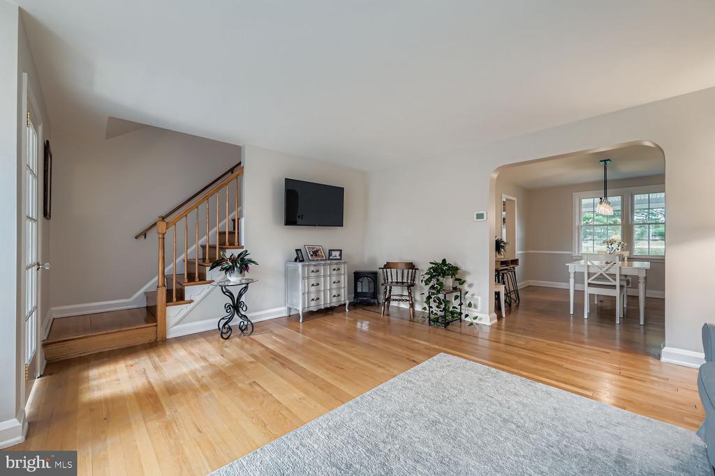 1552 COTTAGE LANE