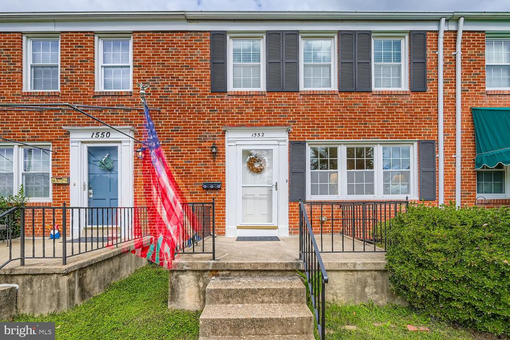 1552 COTTAGE LANE