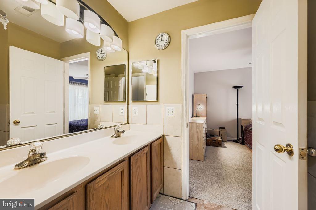 7 PUTMAN COURT