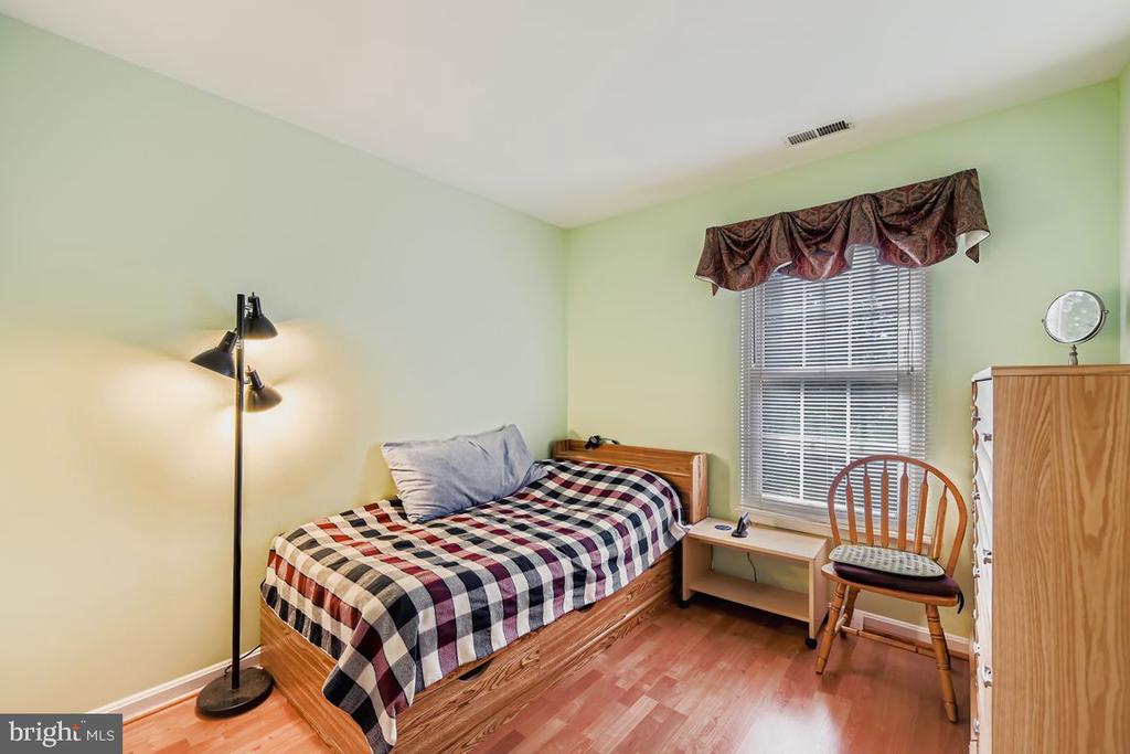 7 PUTMAN COURT