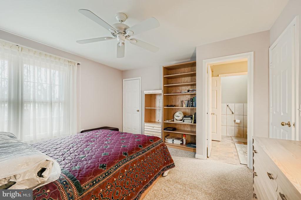 7 PUTMAN COURT