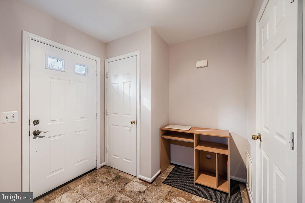 7 PUTMAN COURT