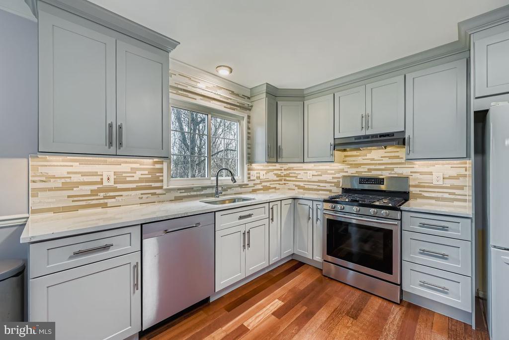 7 PUTMAN COURT