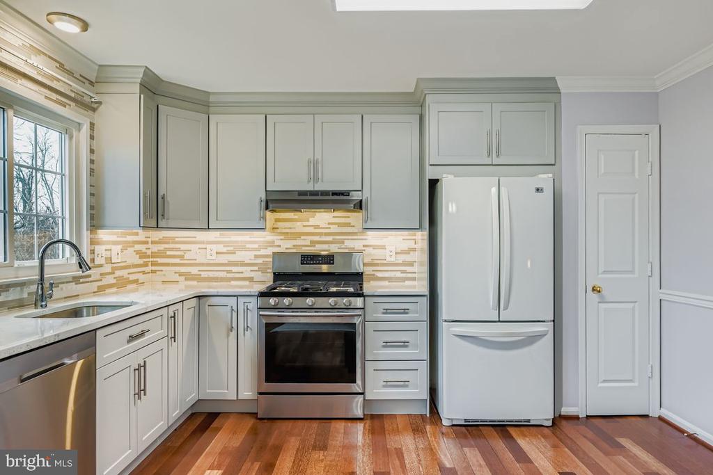 7 PUTMAN COURT