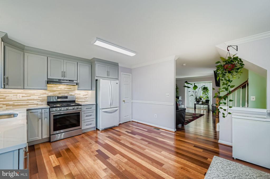 7 PUTMAN COURT
