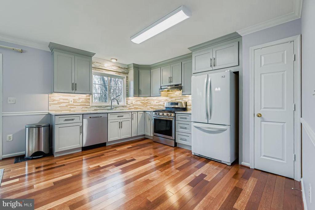 7 PUTMAN COURT