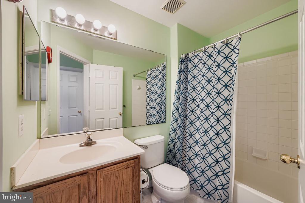 7 PUTMAN COURT