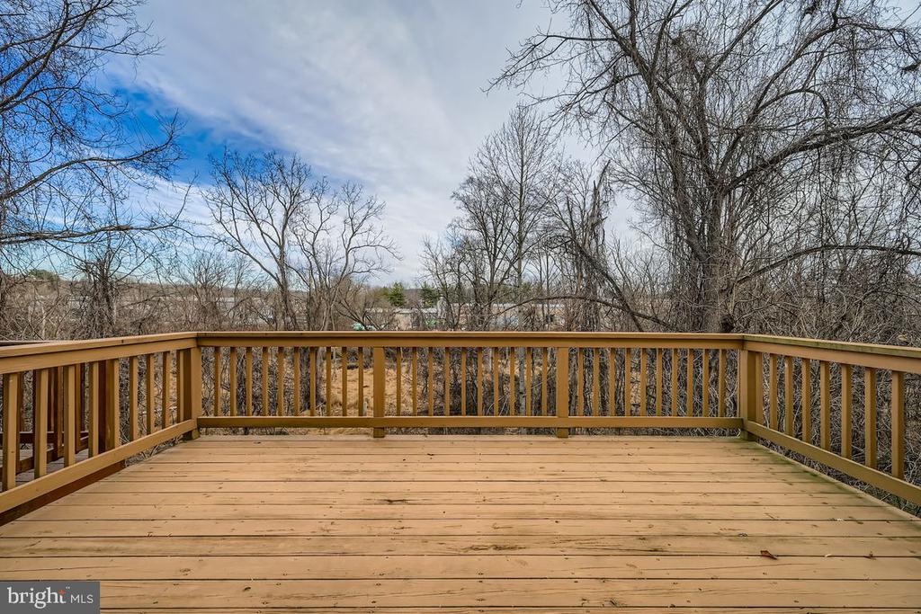 7 PUTMAN COURT