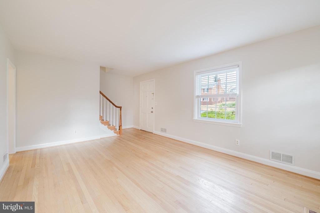 904 LOCUSTVALE ROAD
