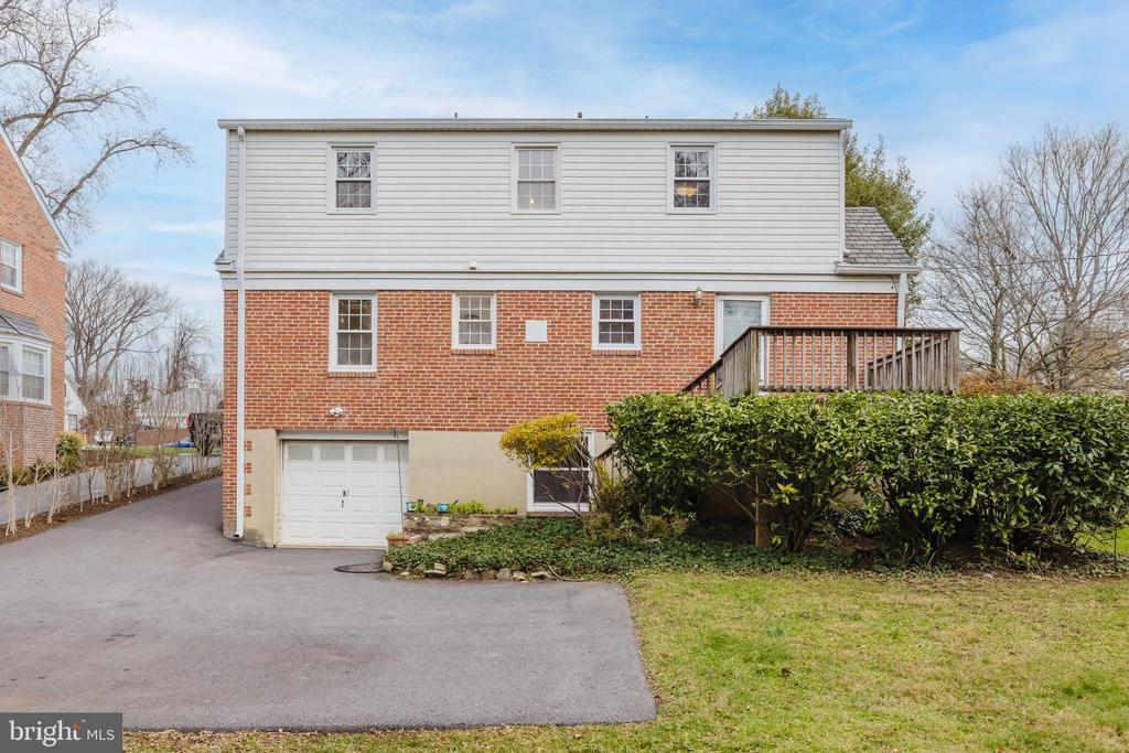 904 LOCUSTVALE ROAD