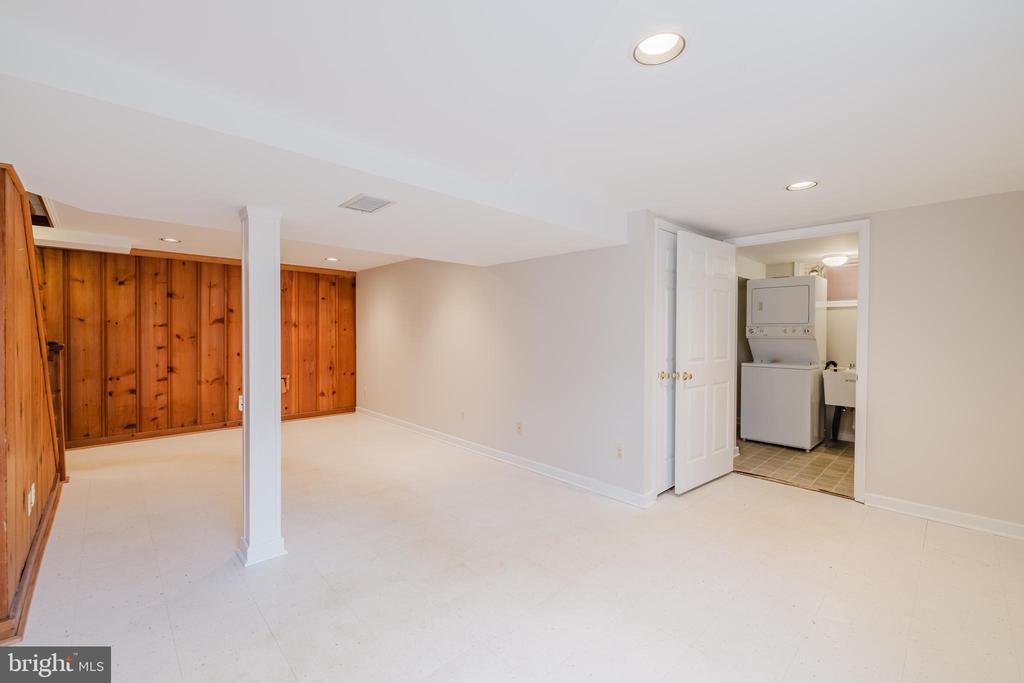 904 LOCUSTVALE ROAD
