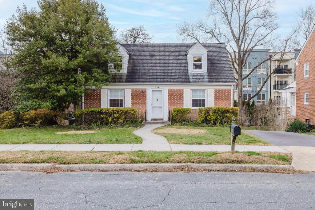 904 LOCUSTVALE ROAD
