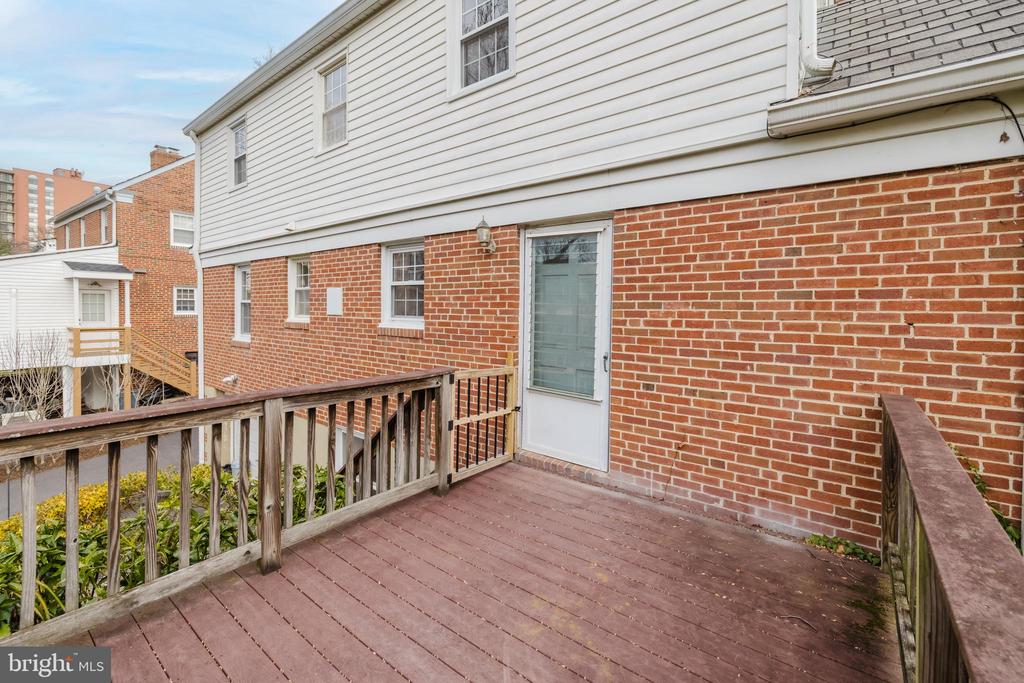 904 LOCUSTVALE ROAD