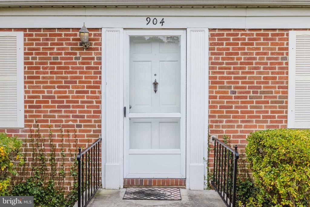 904 LOCUSTVALE ROAD