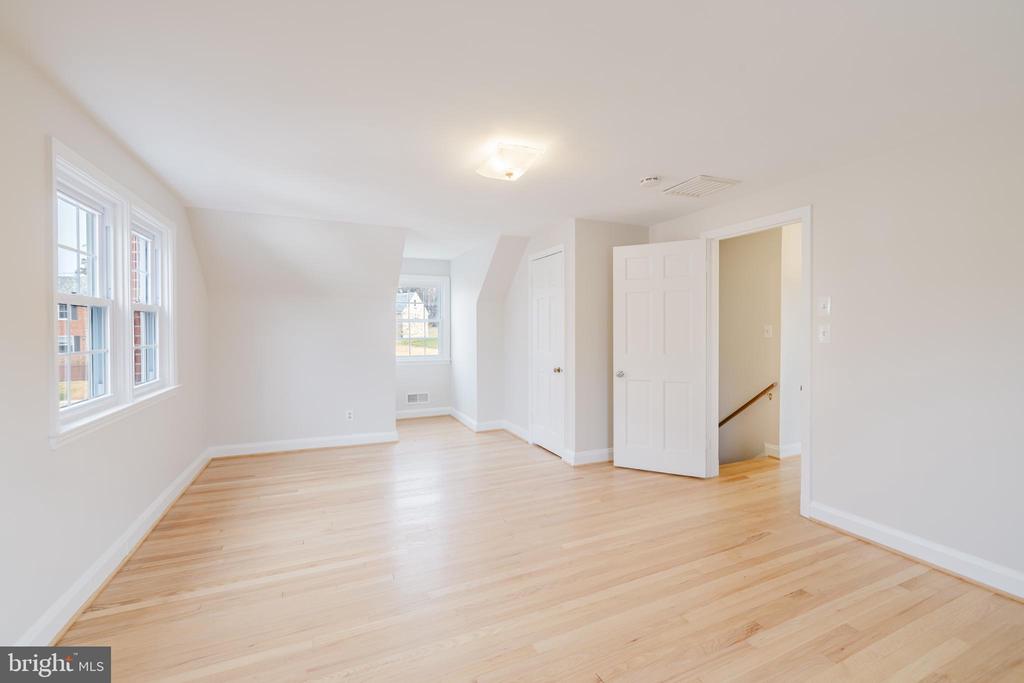 904 LOCUSTVALE ROAD