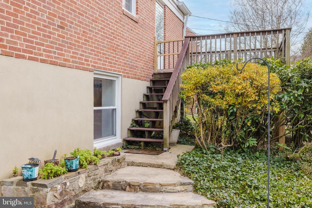904 LOCUSTVALE ROAD