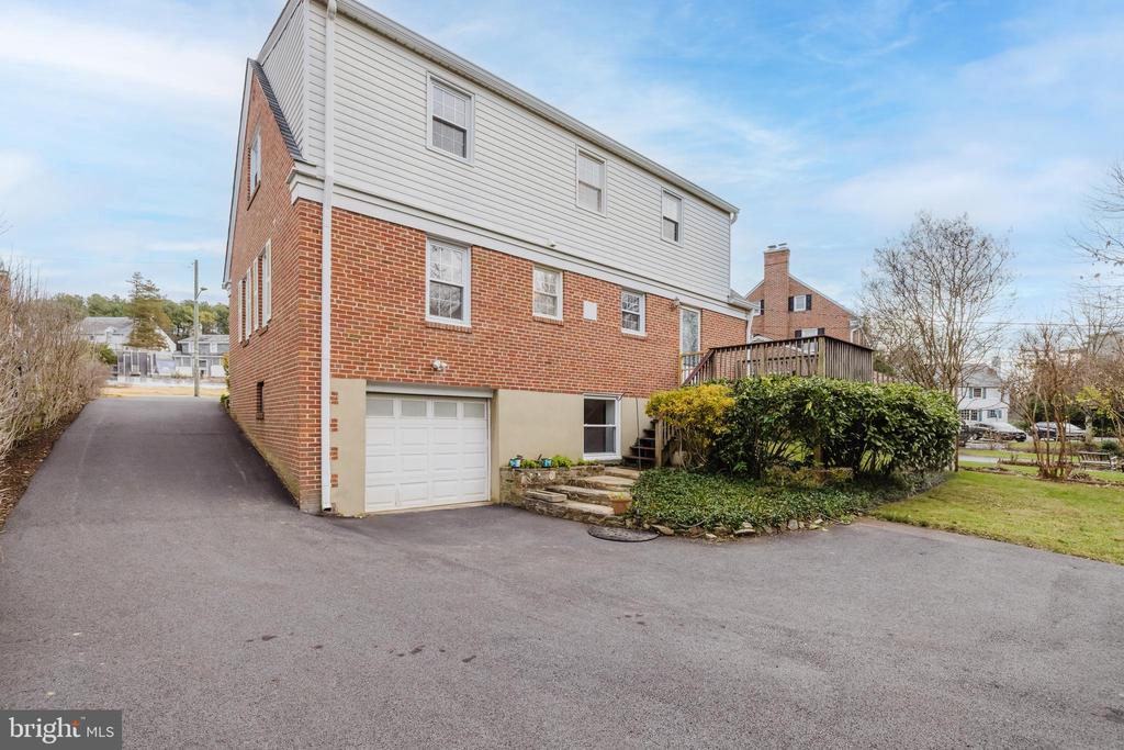 904 LOCUSTVALE ROAD