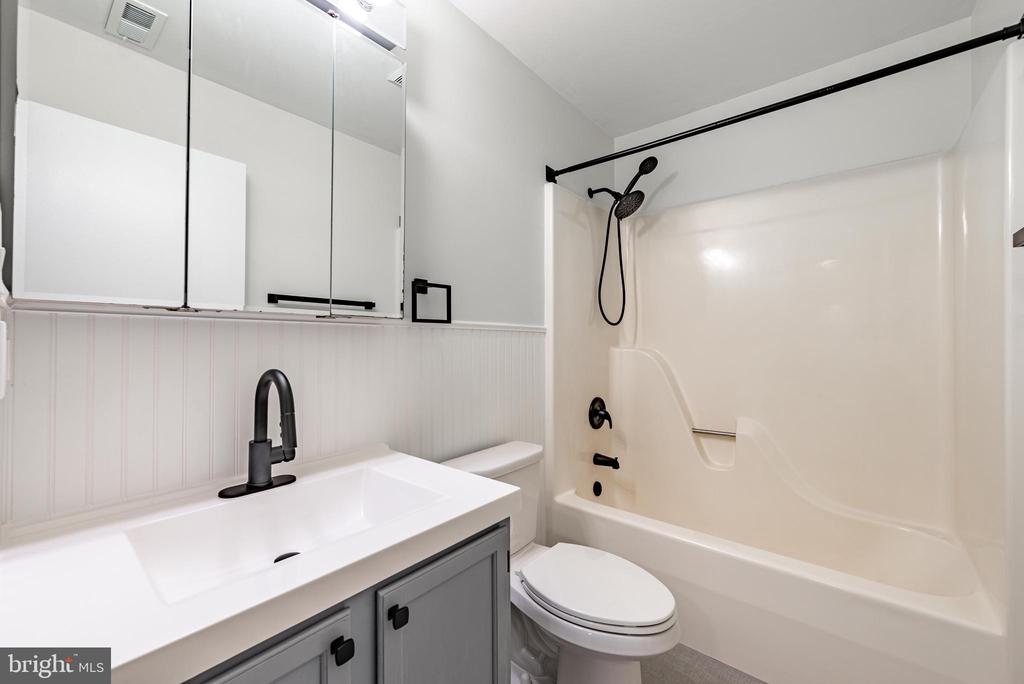 2215 LOWELLS GLEN ROAD J