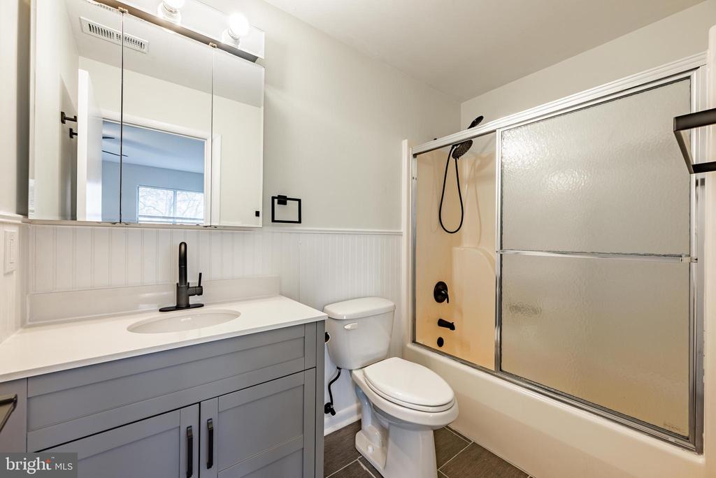 2215 LOWELLS GLEN ROAD J