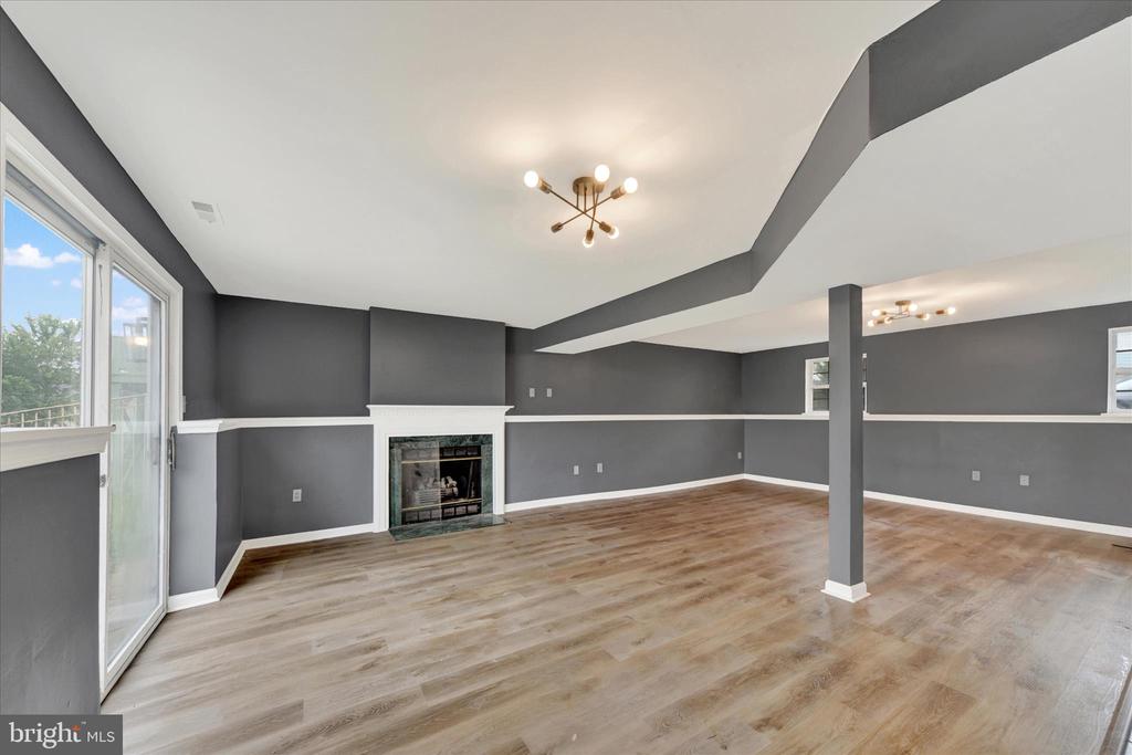 8 ROCKY LANE