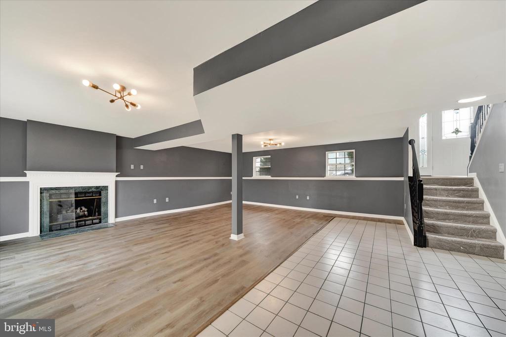 8 ROCKY LANE